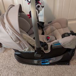 Nuna PIPA Rx Carseat With Base