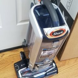 NEW cond SHARK ROTATOR VACUUM. , WORKS EXCELLENT  , ATTACHMENTS. , WORKS EXCELLENT. , AMAZING POWER SUCTION. , IN THE BOX 