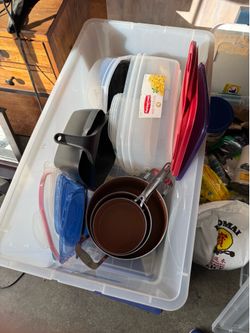 Pots, Pans, Bowls and lots of other Kitchen Accessories