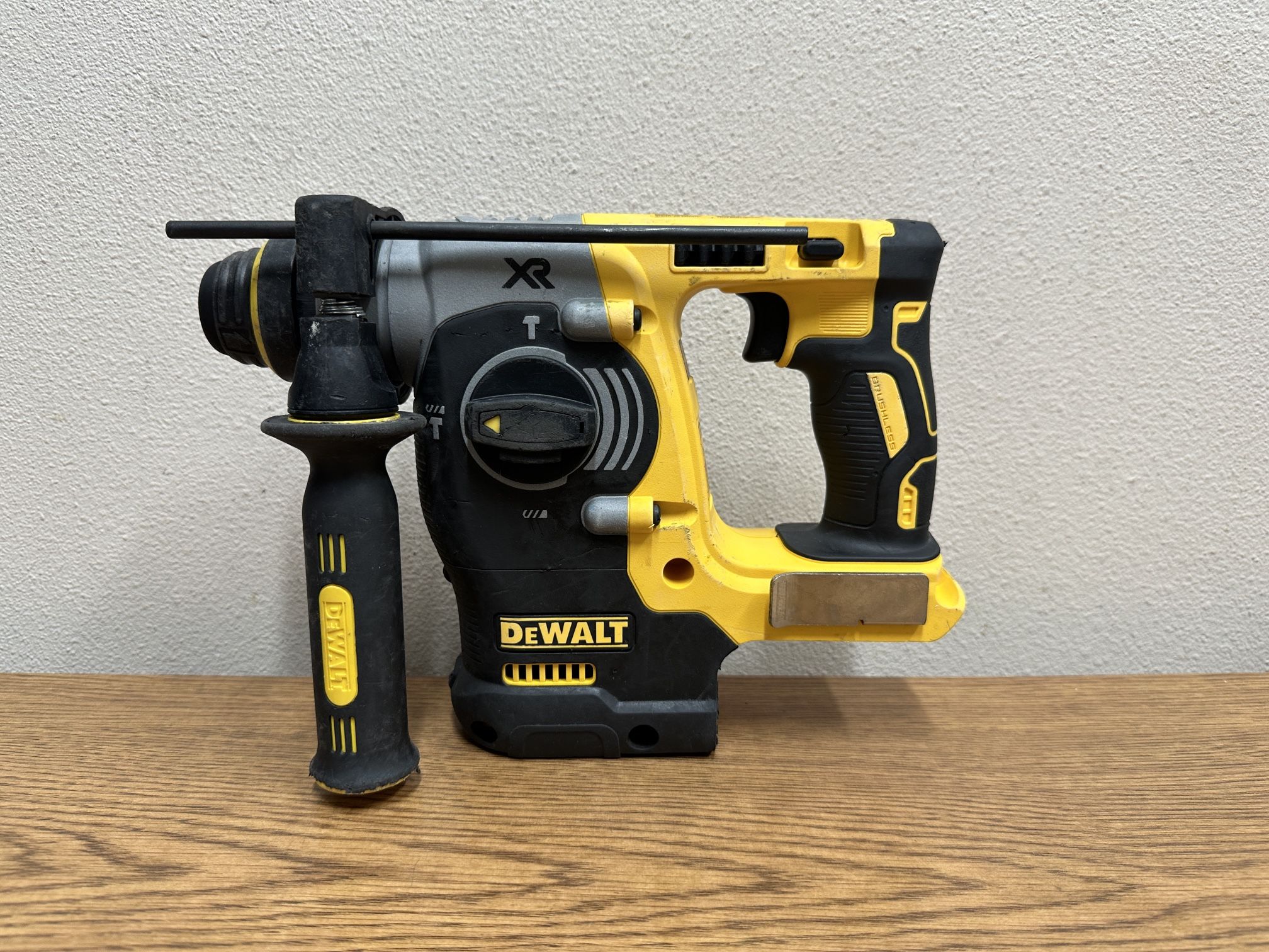 DEWALT DCH273B 20V MAX XR Cordless Brushless 1 in. SDS Plus L-Shape Rotary Hammer (Tool Only)