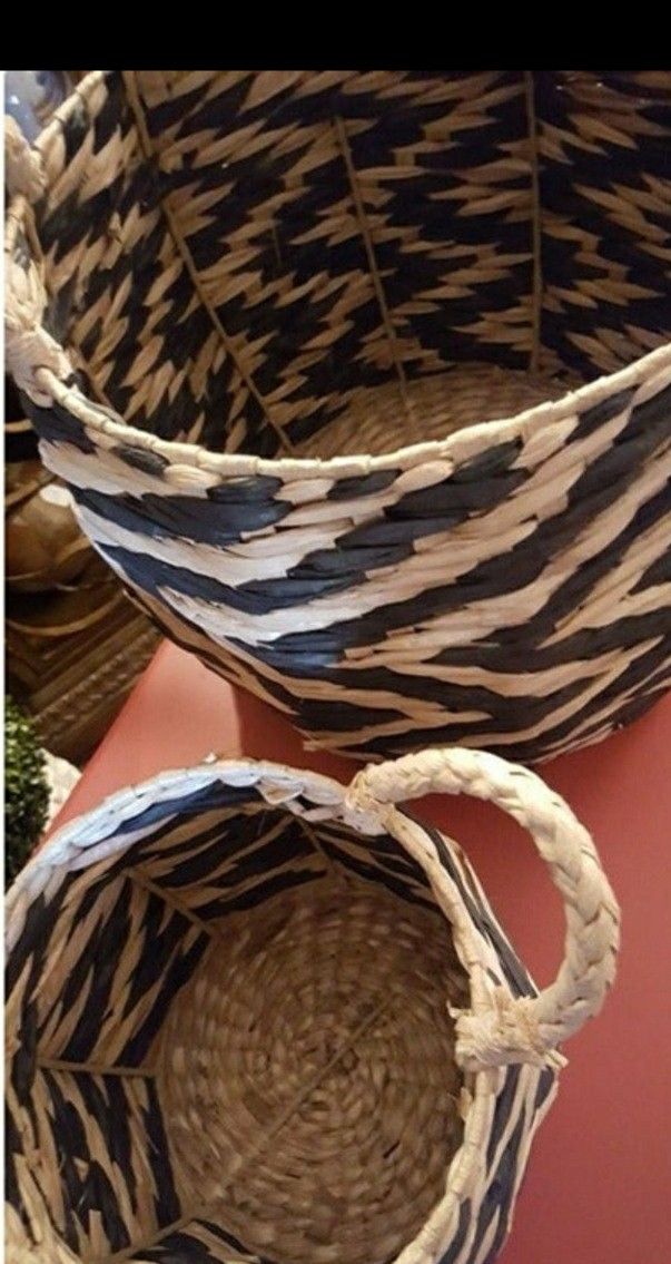 Set 2 large baskets 16x8 and 12xt gift idea.

Last set....2 large baskets 16x8 and 12x8. Excellent gift idea.