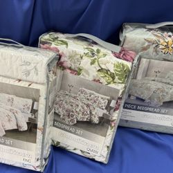 Reversible Printed Bedspread W/ Pillow Shams