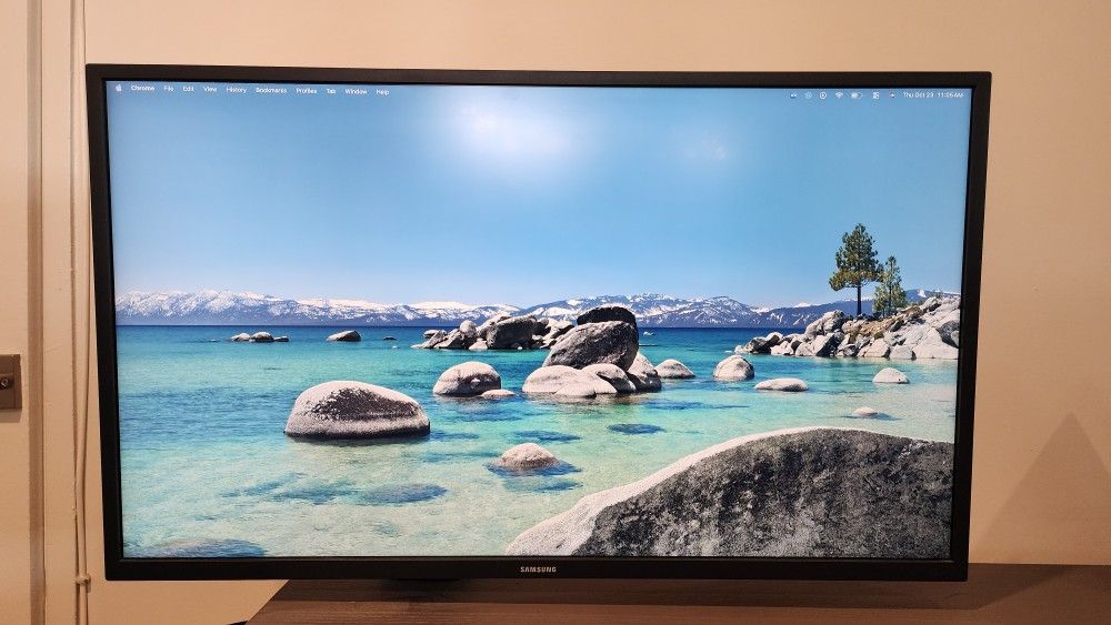 32'' 4K UHD Samsung Monitor