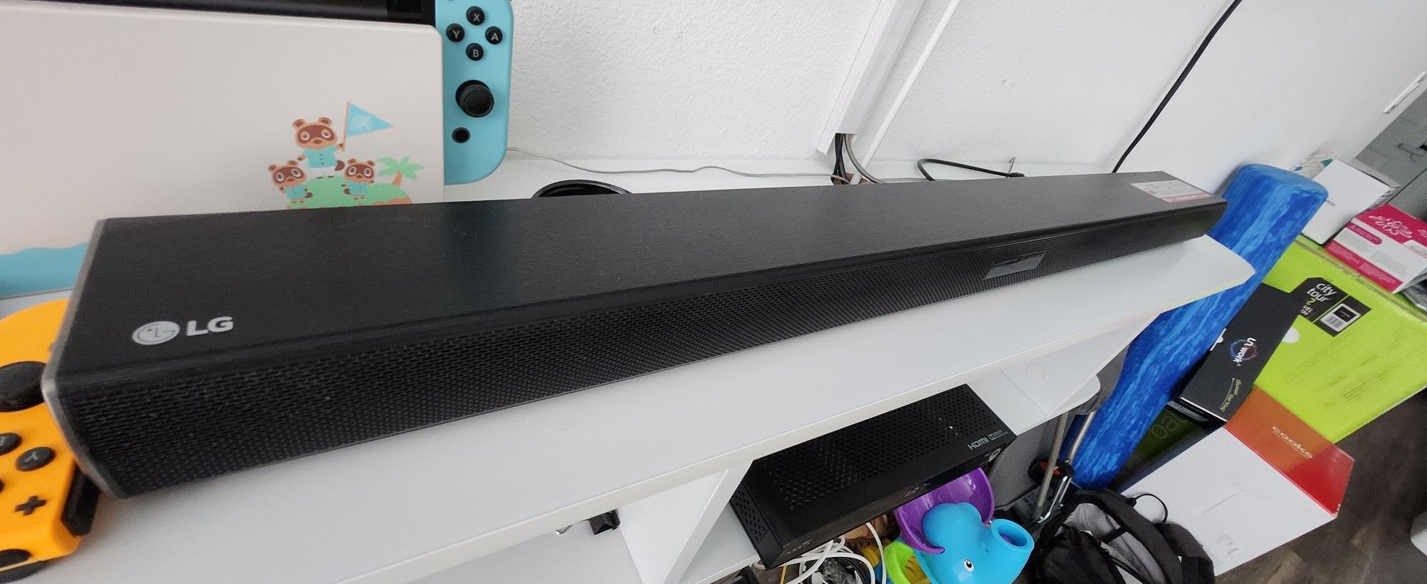 LG Soundbar and subwoofer (SJ4Y)