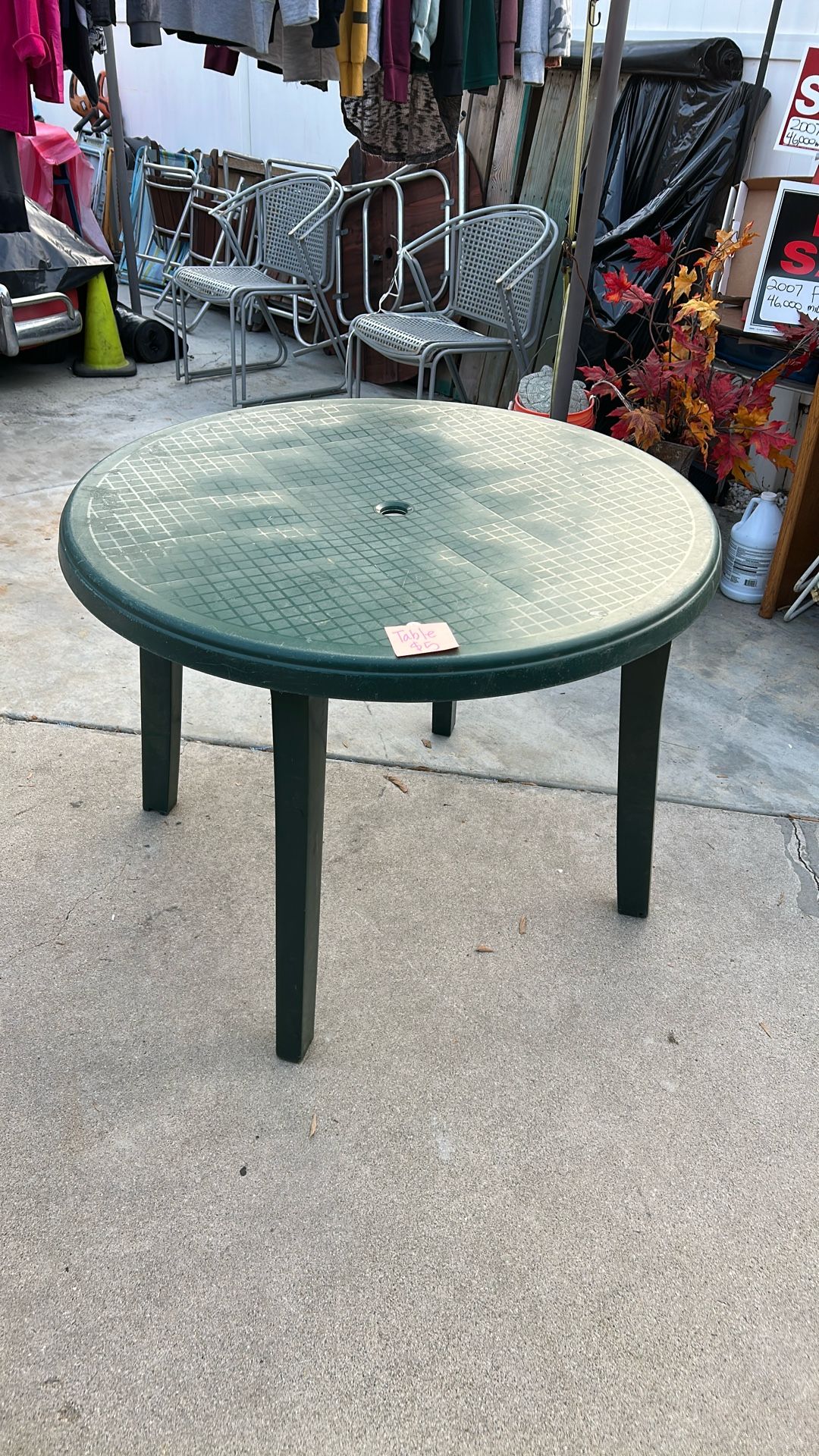 patio table/ extra table