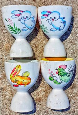 Woolworth made in Japan ceramic hen and chicken bunny eggcup set o 4 ! Hand painted !