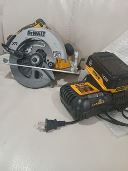 DEWALT XR 7-1/4" CIRCULAR SAW BRAND NEW WITH BATTERY AND  6amp rapid charger..  $275