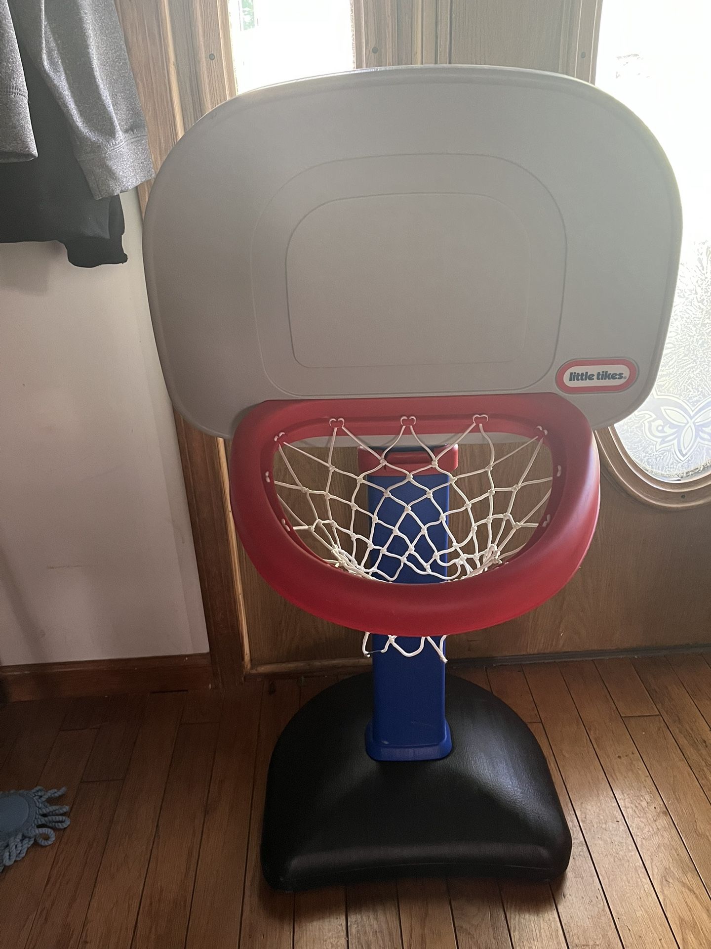 Little Tikes Adjustable Basketball Goal 