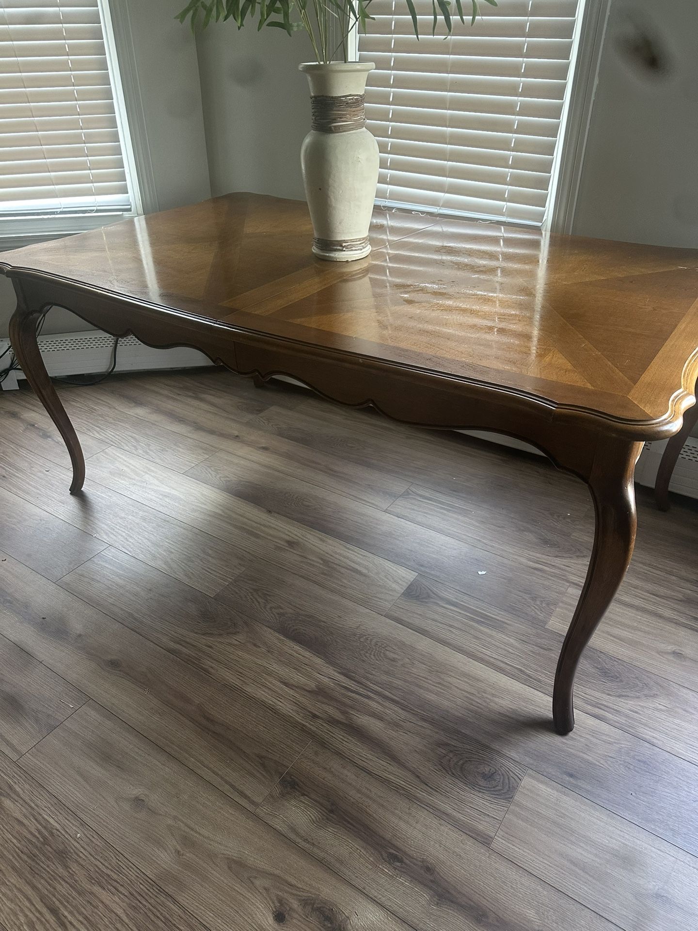 Ethen Allen Dinning Table