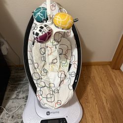 4 Moms Baby Swing 