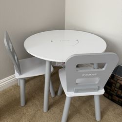 Children’s table and chair set
