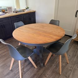 Kitchen Table and Chairs including extra chairs and table cloth