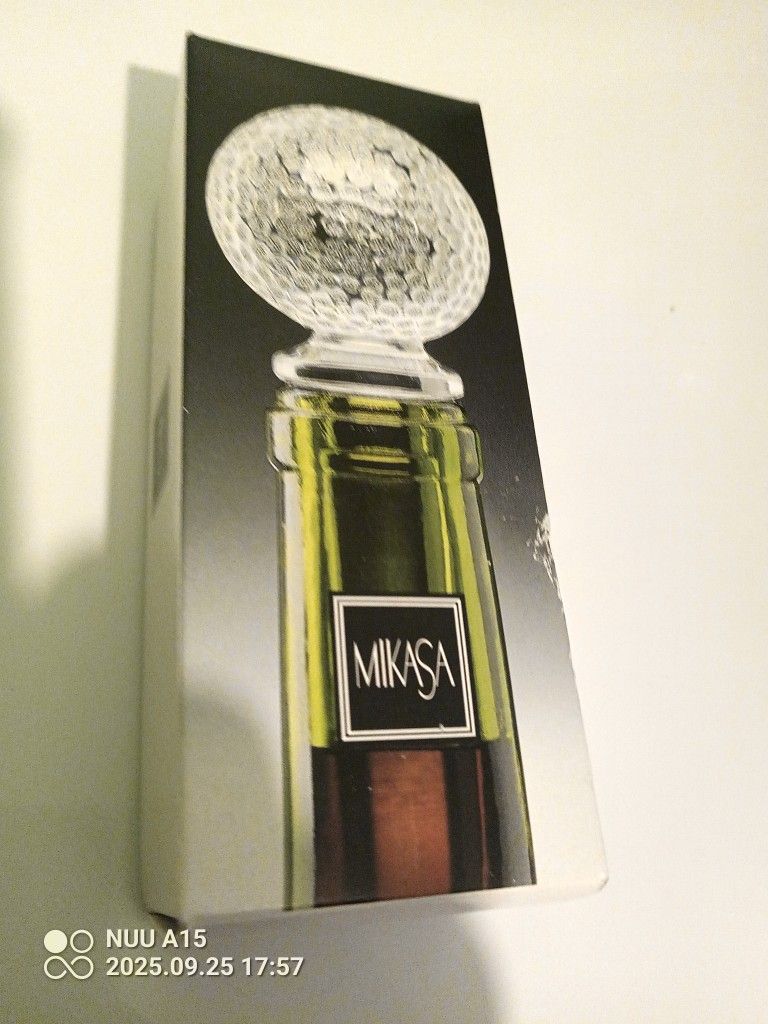 Mikasa Austrian Lead Crystal Gold Ball Stopper,Brand New