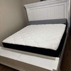 King Size Mattress Like New Condition 