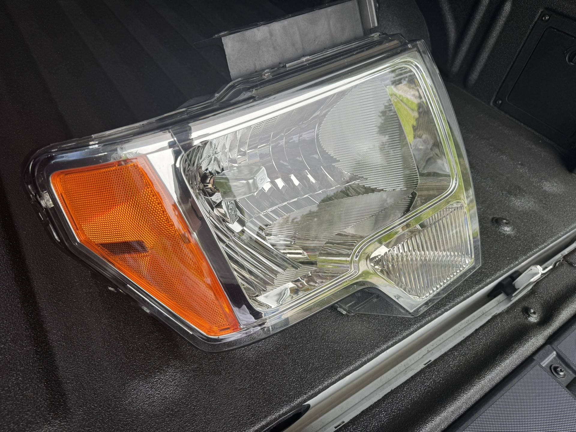 2009 2013 FORD F150 F-150 RIGHT PASSENGER SIDE HALOGEN HEADLIGHT LAMP OEM 