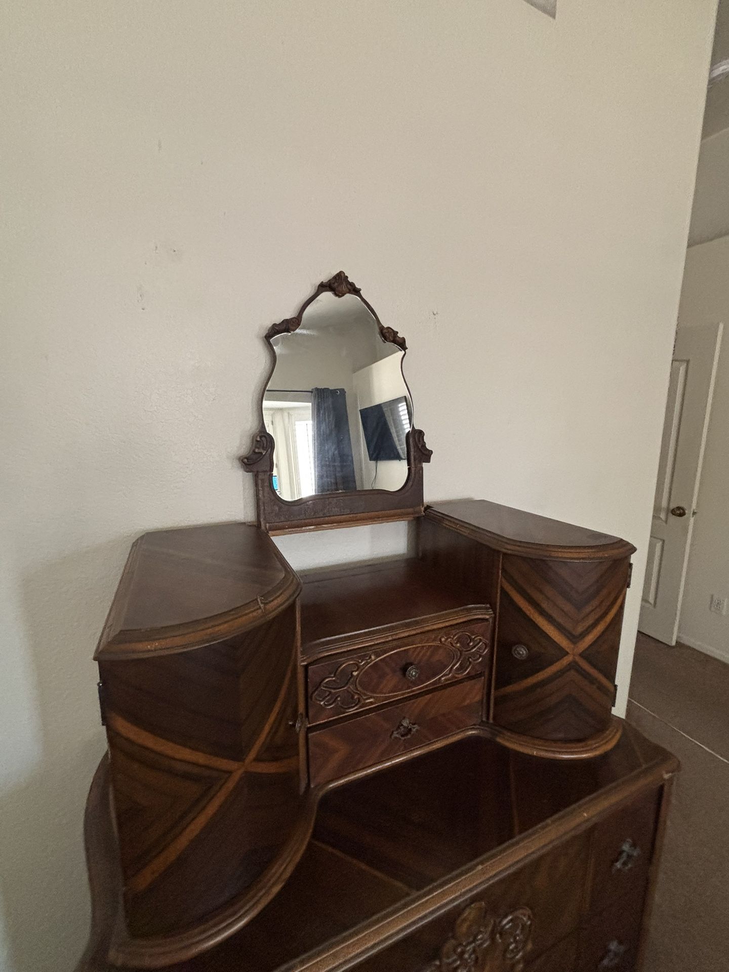 Antique Vanity Dresser