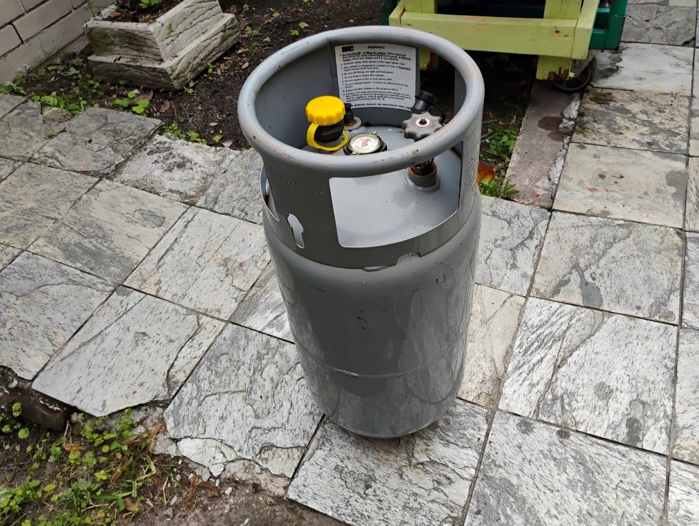 SELLING MY USED PROPANE TANK FOR FORKLIFTS 