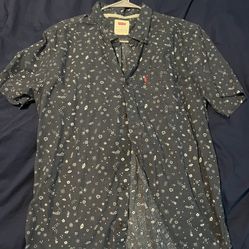 Trendy Button Up Levi’s Large 