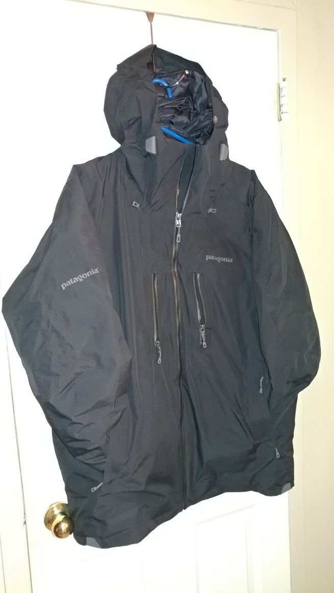 Brand new mens Patagonia recco coat Black