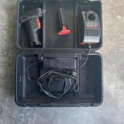 Snap-On Screwdriver 7.2V With Good Battery Charger And Case