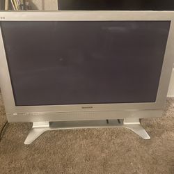 42 «  panasonic HD FLAT PLASMA  TV (W/ REMOTE)