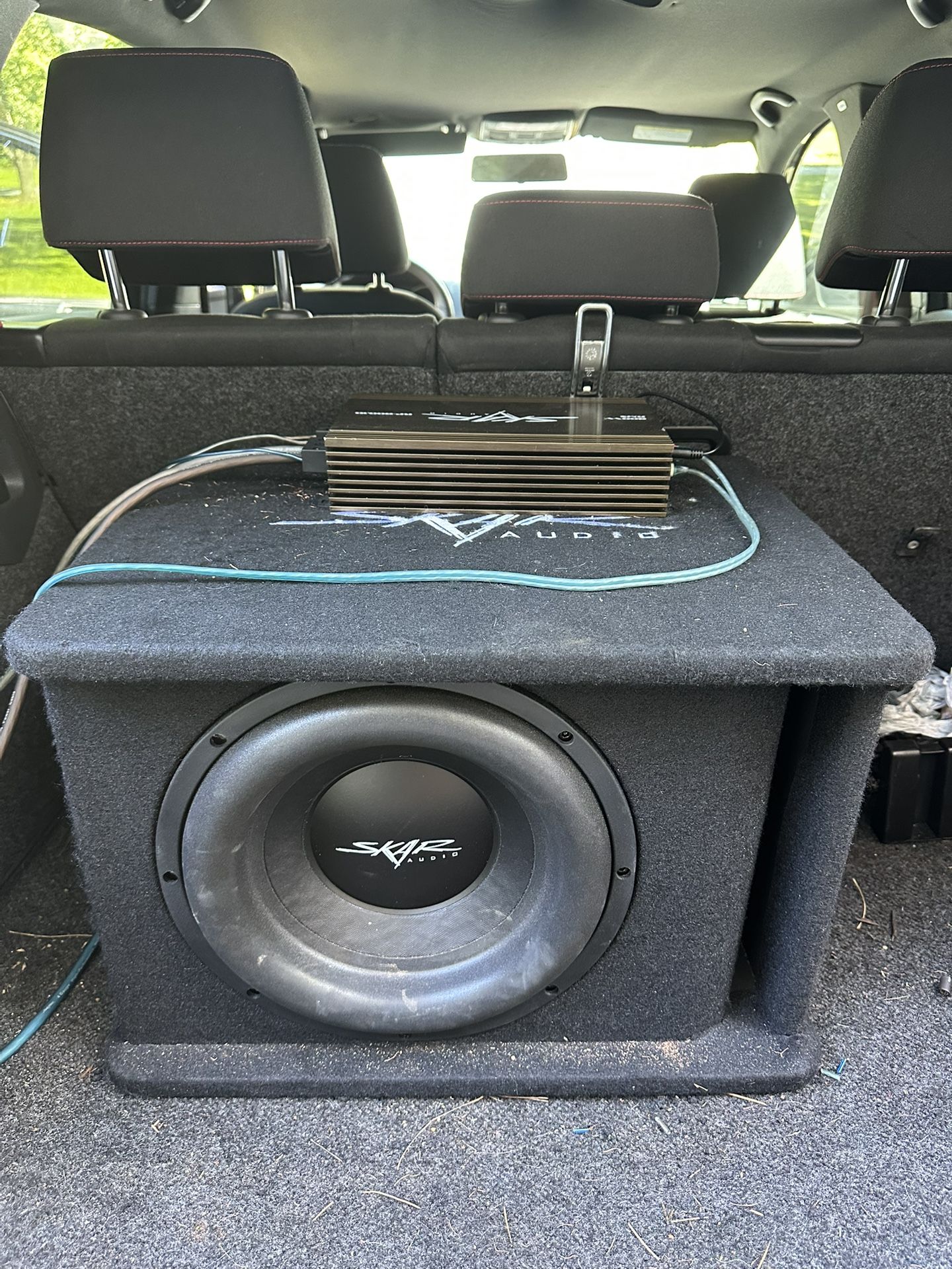 Skar Audio Subwoofer With Amplifier