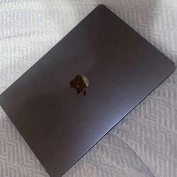MacBook Air 18 in. 256gb