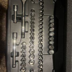 Husky Tool Set With Tool Box 270 Piece Set 