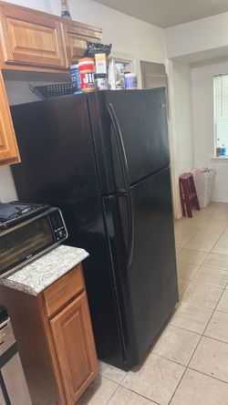 Fridge for sale! Must pick up!