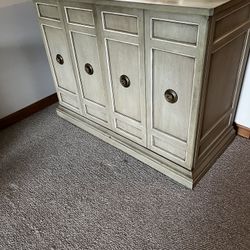 Henredon Cabinet with RCA Victor Color TV (Model 23HR797) 
