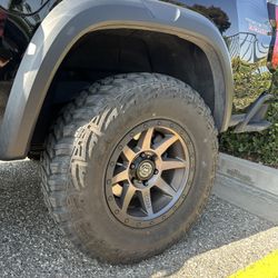 Kanati Mud Hog Tires 295/70R17