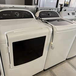 Whirlpool Top Load Washer And Gas Dryer Set In Great Conditions 