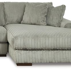 New 3pc Lindyn 3 Pc Sectional 