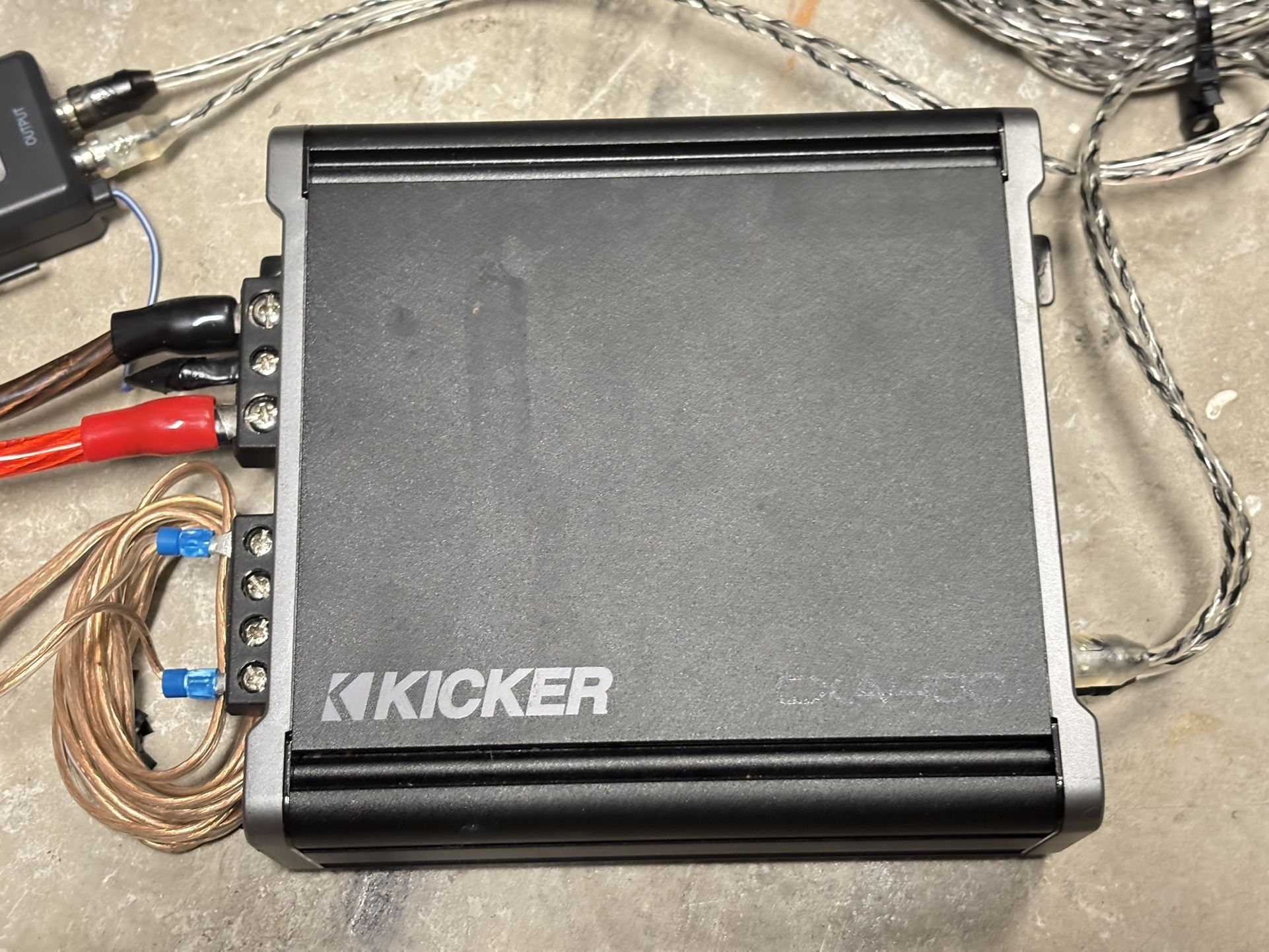 Like New Kicker Amp CXA 400.1 READ