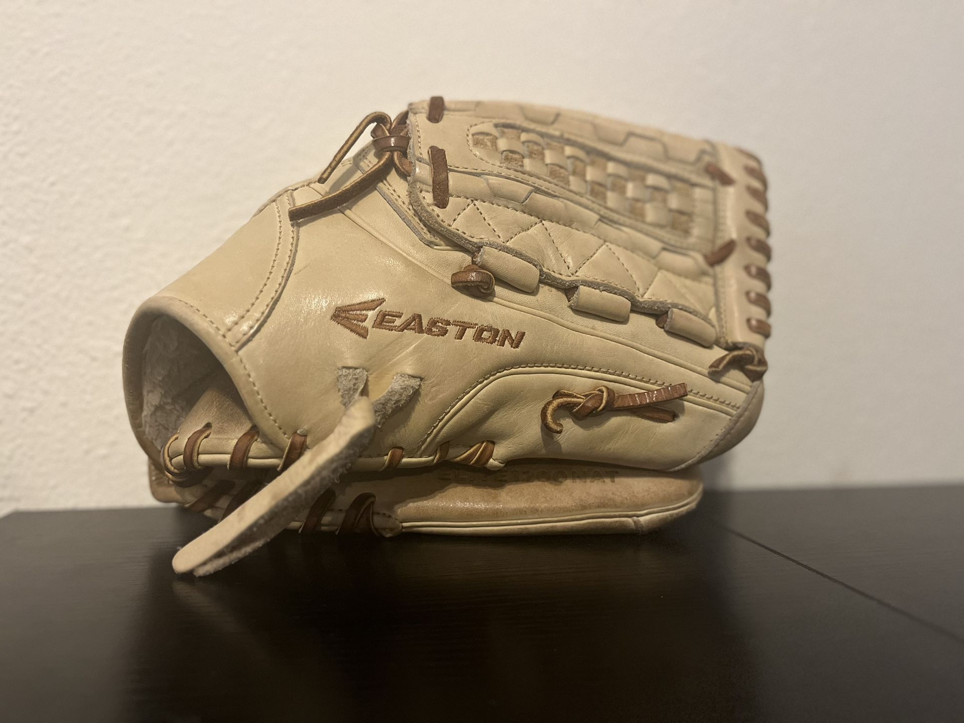 Easton Legacy Elite 12" Baseball Glove: Elite1200nat