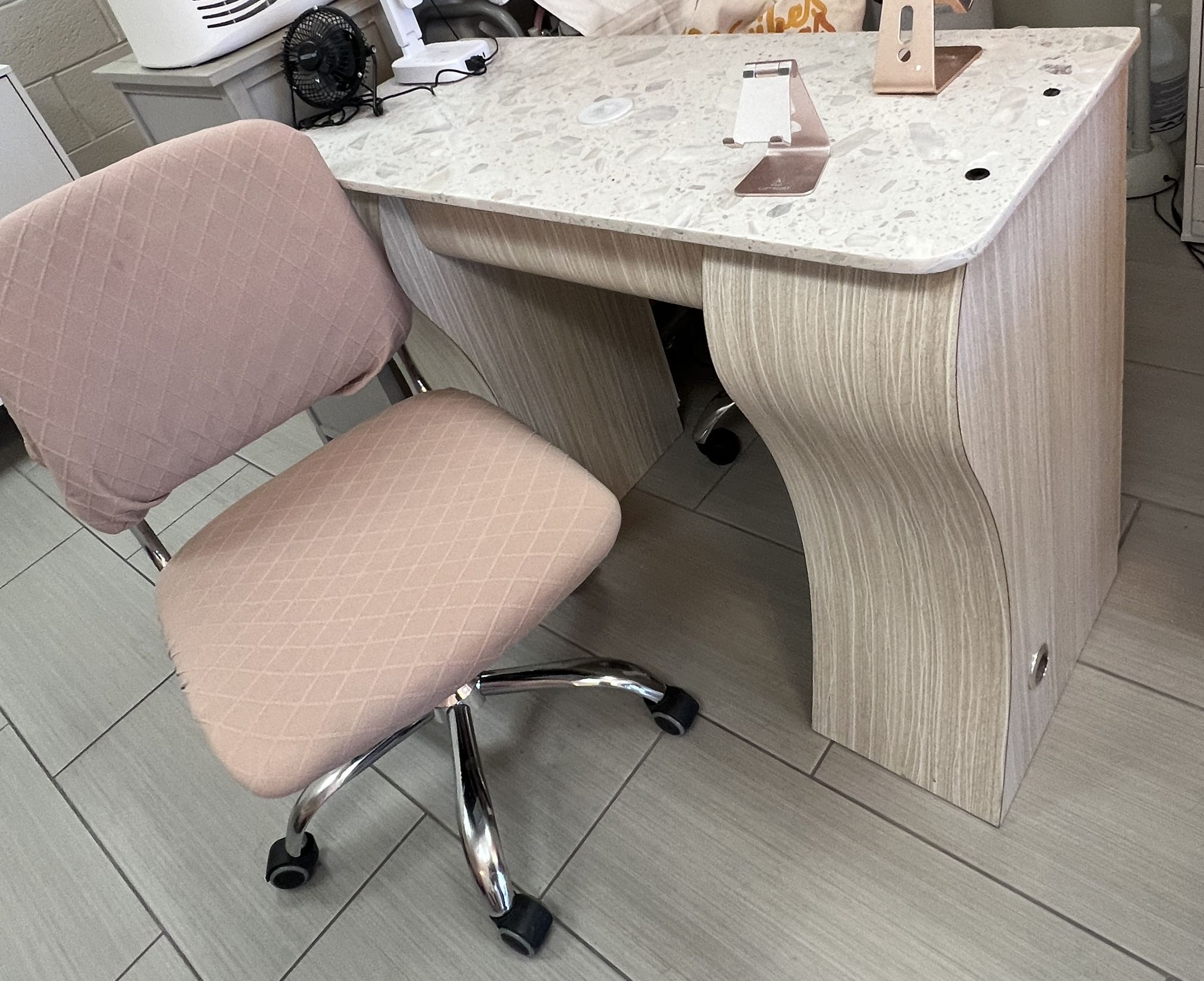 Table/ 9 Drawer Until And Quilted White Chair For Sale!!!! Lots Of Space And Drawers! Furniture Sale!!!