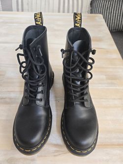 Doc Marten 8 Hole Boots