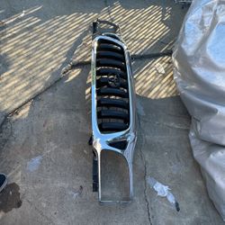 01-04 Toyota Tacoma Front Grille Oem