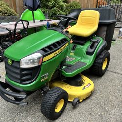 John Deere E-130 Ride On Lawnmower With 2 Bag Collection system