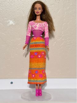 Vintage 2000 Mattel “Flower Power Barbie, Brunette #29004” Doll
