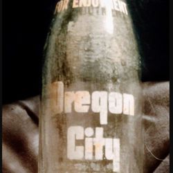 Vintage Oregon City Carbonated Beverage Bottle