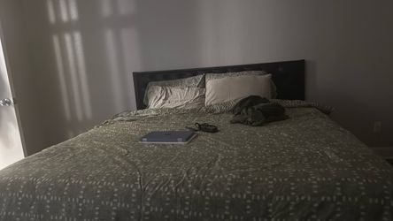 Bed set with mattress