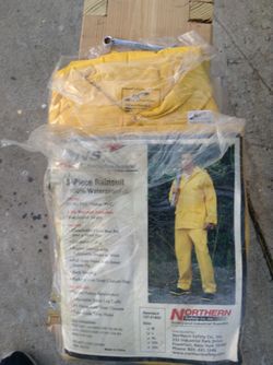 3 pieces Rainsuit 100 0/0 waterproof new In the bag $ 8.00 each