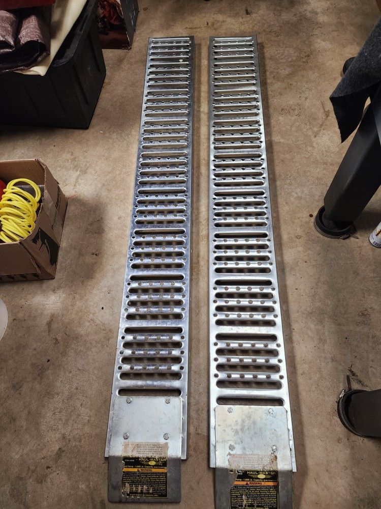44649
HAUL-MASTER 1000 lb. Capacity, 72 in. x 9 in. Steel Loading Ramps, Set of 2