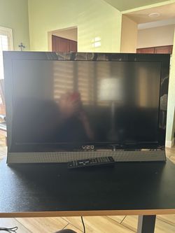 Vizio Flat Screen TV with Remote
