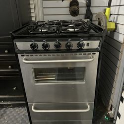 Band New RV Size Gas Rang With Oven