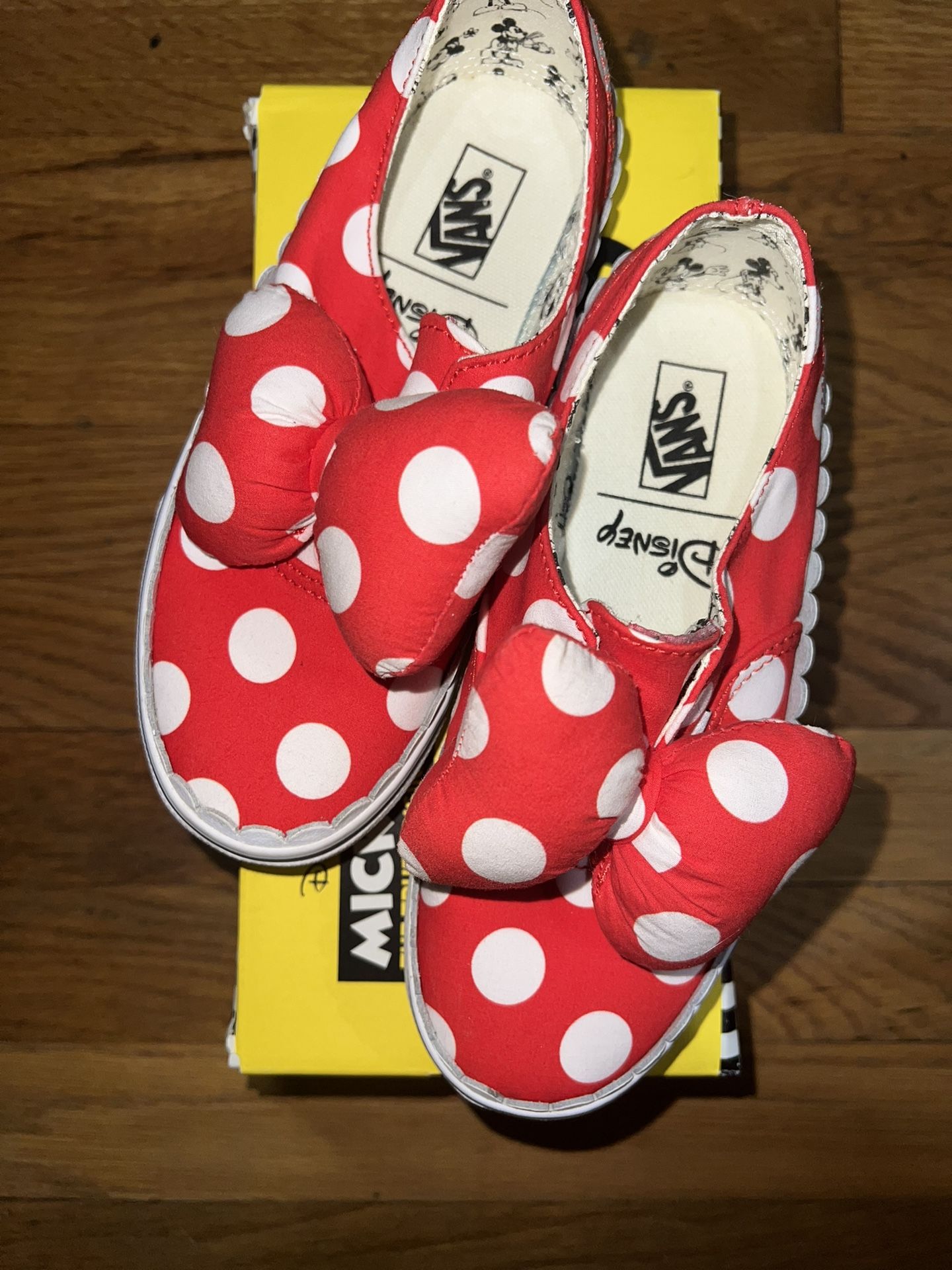 Vans Disney x Minnie Bow Slip On Size 1