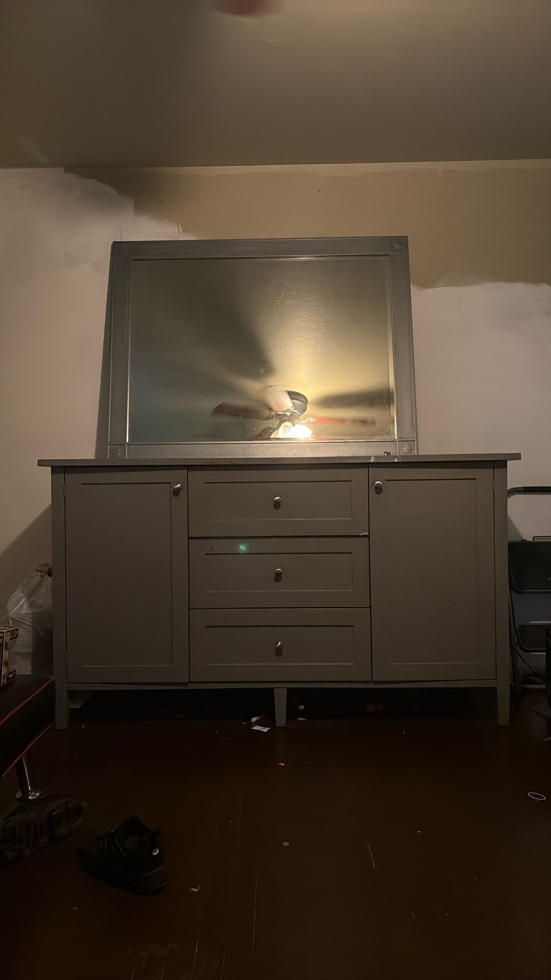 Dresser With Mirror