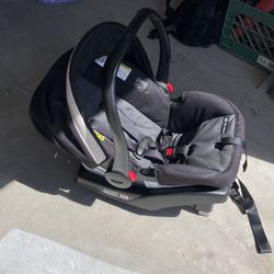 Graco infant Car Seat + Base