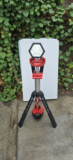 Milwaukee Rocket Tower Light